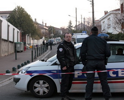 French police stand guard as they provide security outside the Ozar Hatorah Jewish school a day after the shooting in Toulouse, southwestern France, March 20, 2012. A gunman on a motorbike shot dead four people, including three children, outside Ozar Hatorah, just days after three soldiers were killed in similar shootings in the same area of southwest France.   REUTERS/Pascal Parrot  (FRANCE - Tags: EDUCATION CIVIL UNREST CRIME LAW)
