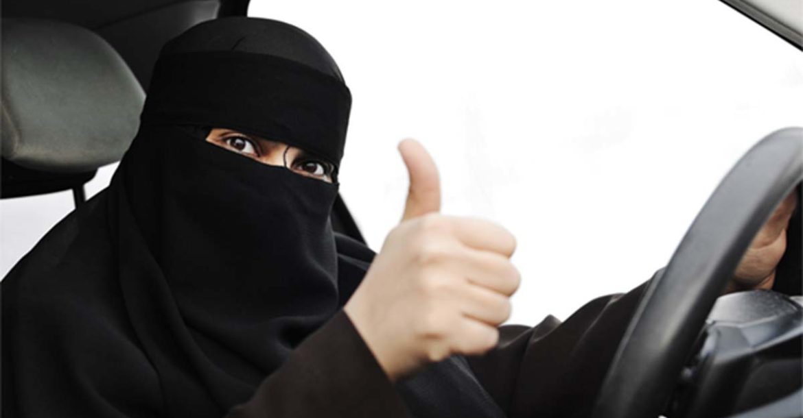 خبر قيادة المرأة السعودية للسيارة يشعل وسائل الإعلام زحمة